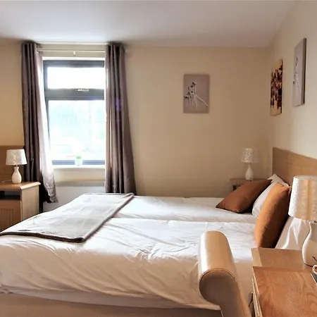 The Connaught Couette-café 3*